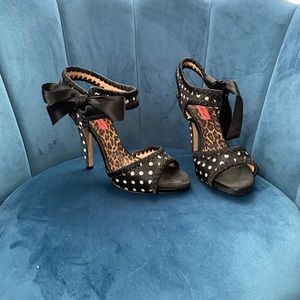 Betsey Johnson Black/white polka dot heels size 7